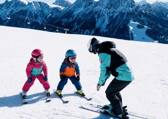 Kinder beim Skikurs